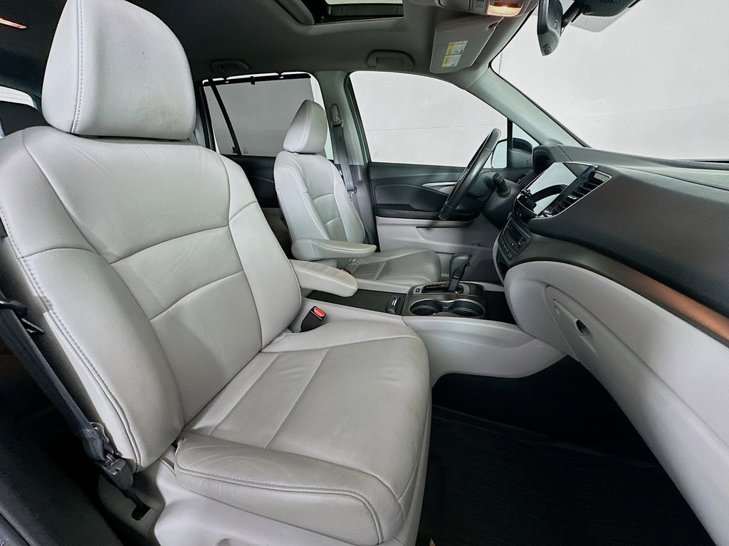 Thumbnail: 2020 Honda Pilot - 11