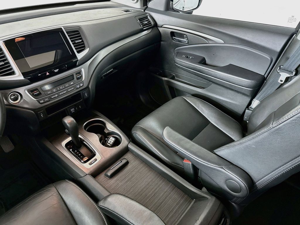 Thumbnail: 2018 Honda Pilot - 13