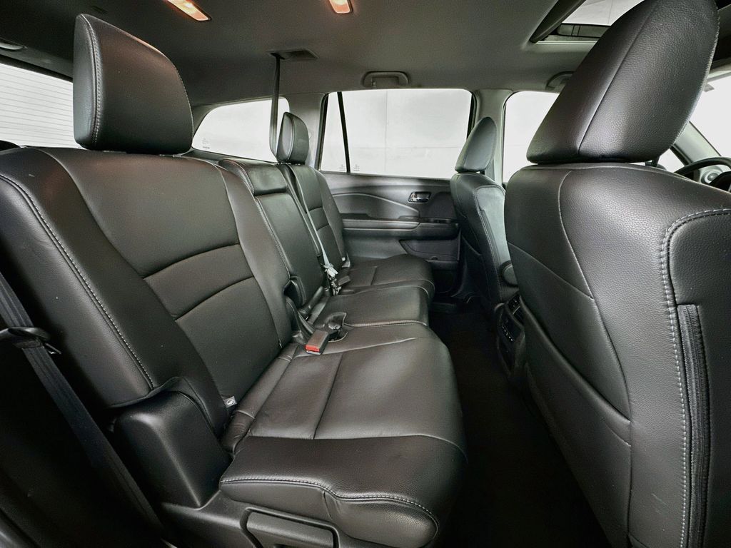 Thumbnail: 2018 Honda Pilot - 32