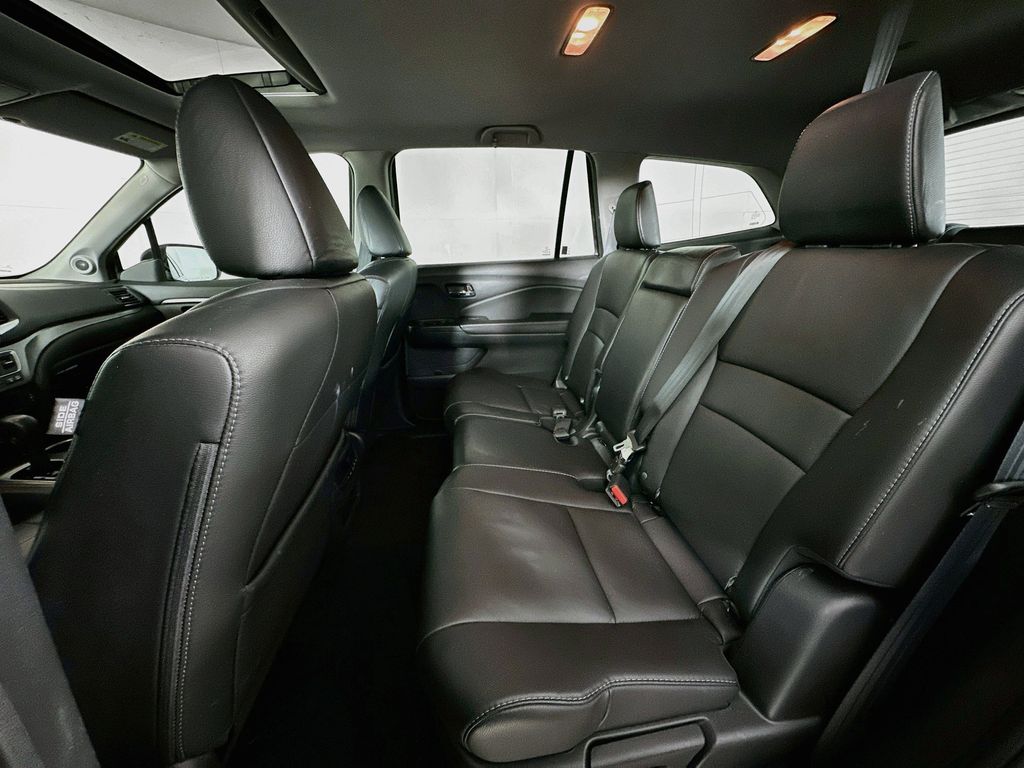 Thumbnail: 2018 Honda Pilot - 12