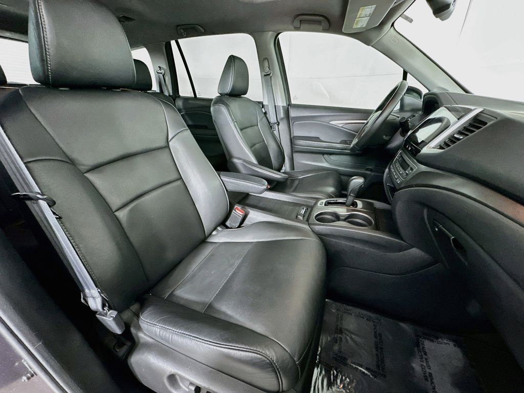 Thumbnail: 2018 Honda Pilot - 11
