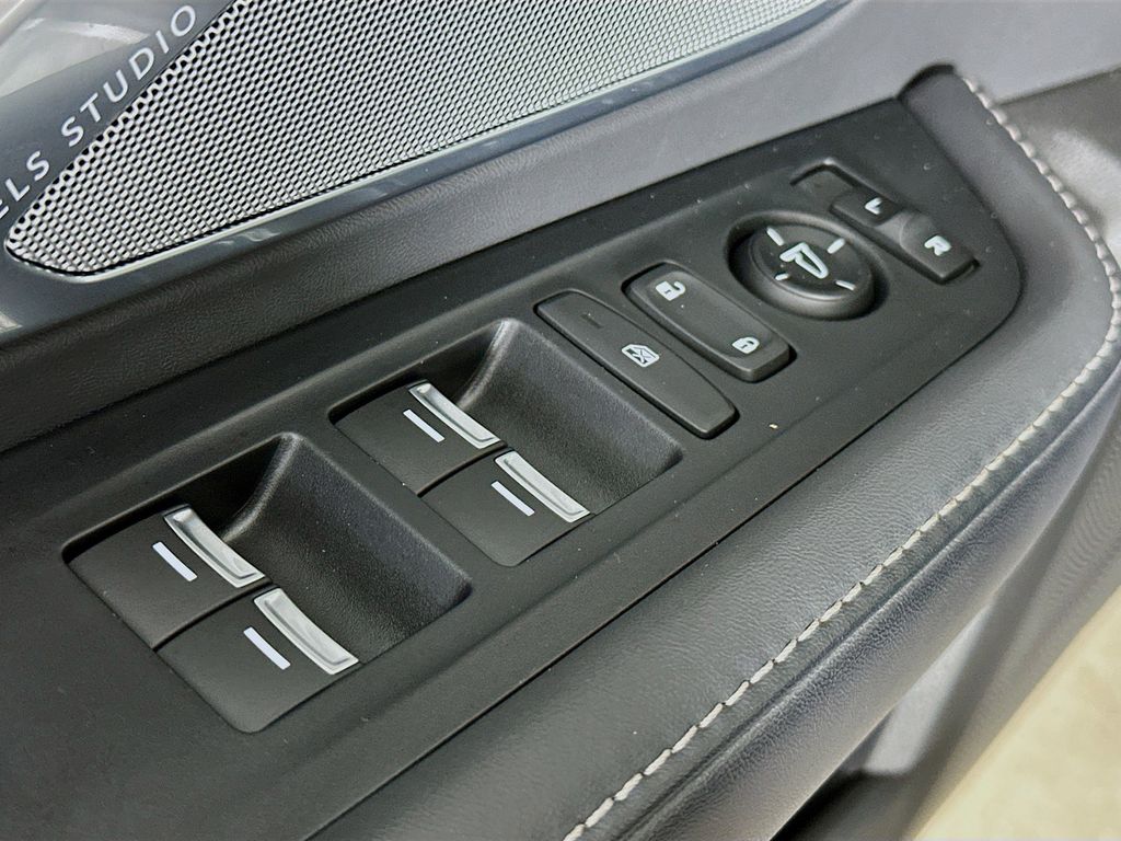 Thumbnail: 2023 Acura RDX - 30