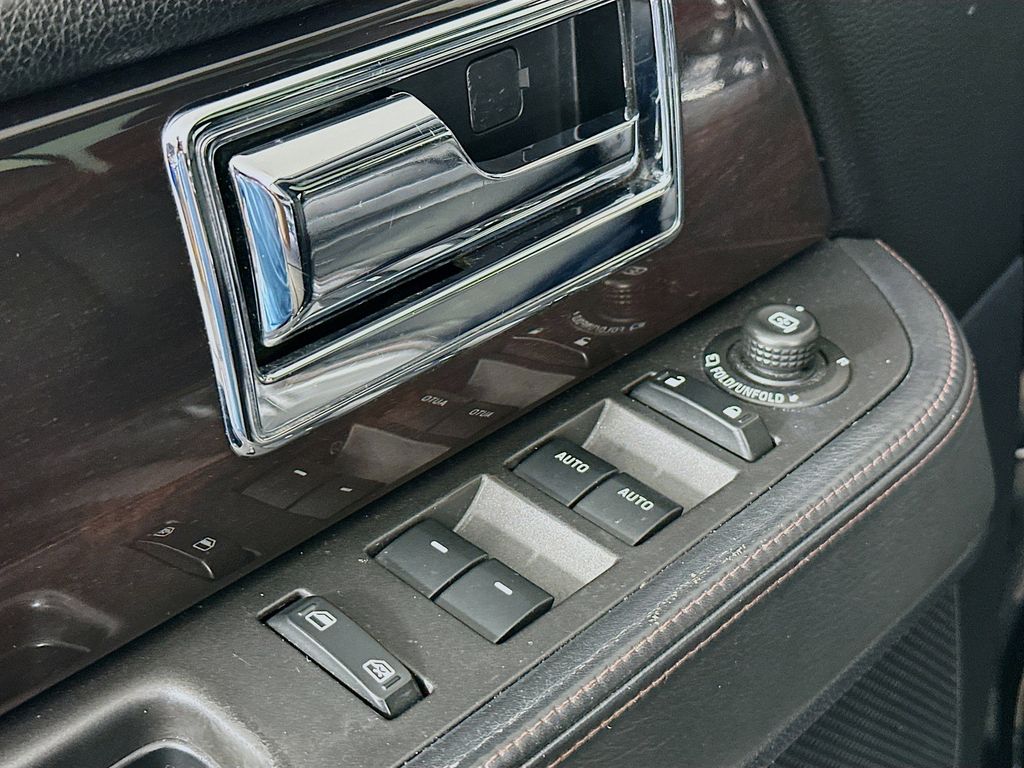 Thumbnail: 2016 Lincoln Navigator L - 30