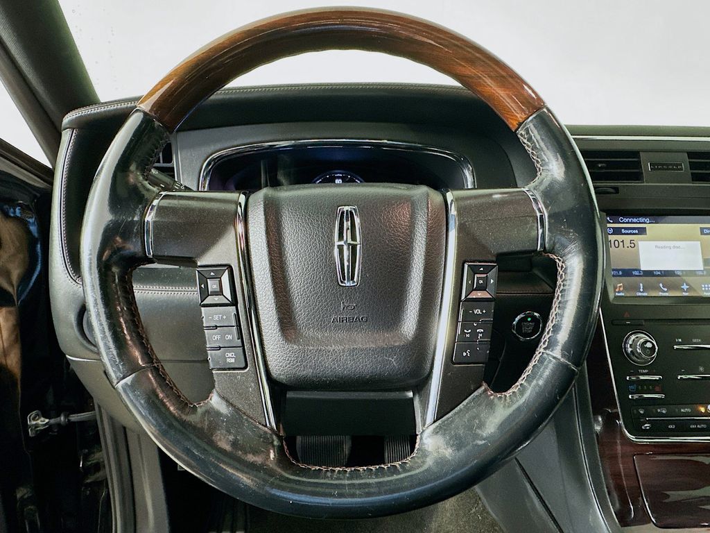 Thumbnail: 2016 Lincoln Navigator L - 14