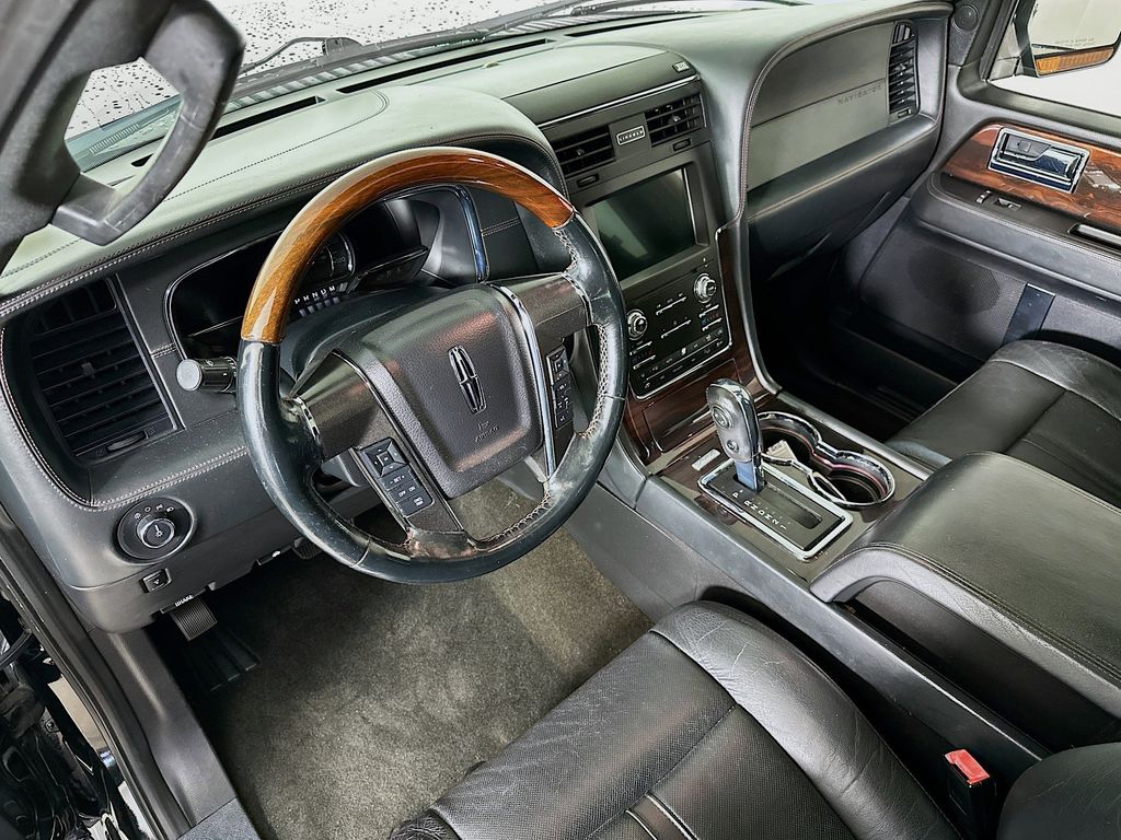 Thumbnail: 2016 Lincoln Navigator L - 2