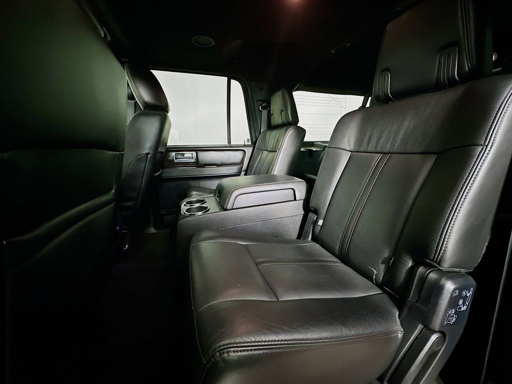 Thumbnail: 2016 Lincoln Navigator L - 12