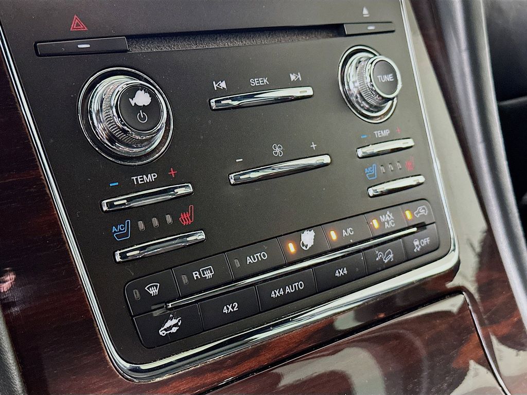 Thumbnail: 2016 Lincoln Navigator L - 22