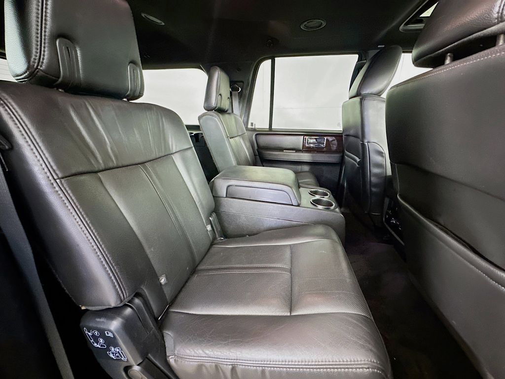 Thumbnail: 2016 Lincoln Navigator L - 34