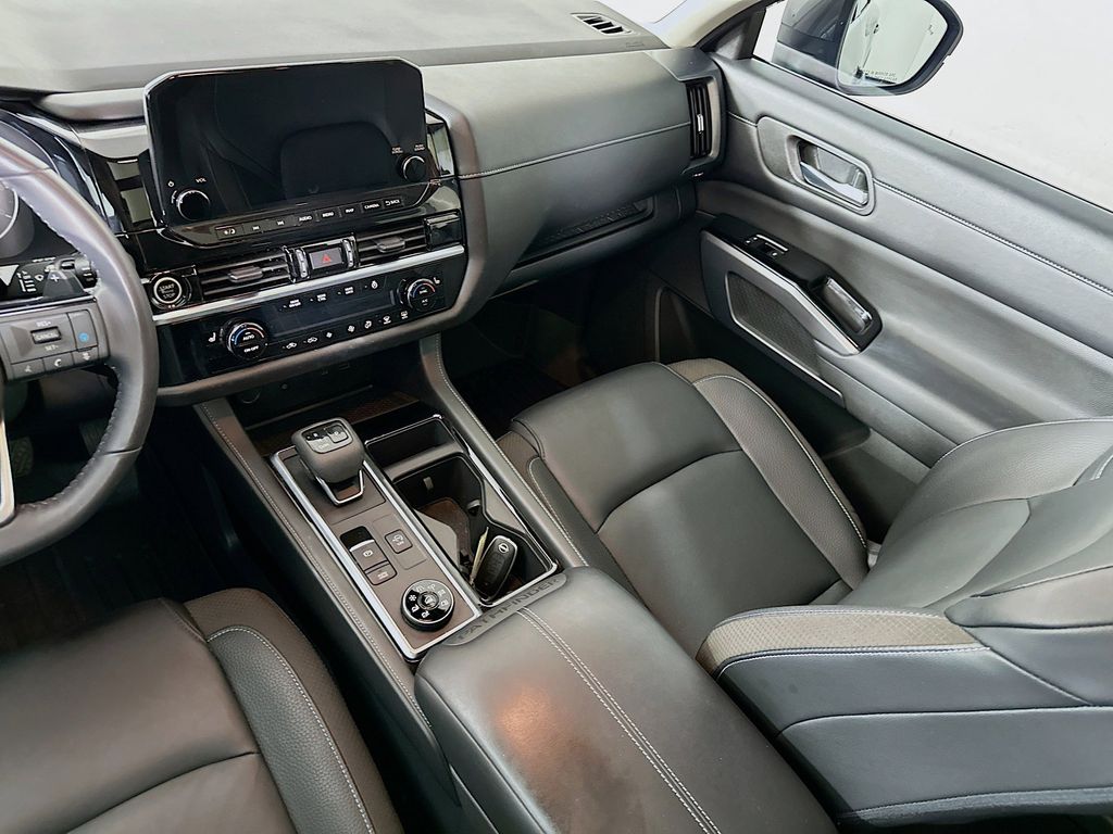 Thumbnail: 2023 Nissan Pathfinder - 14