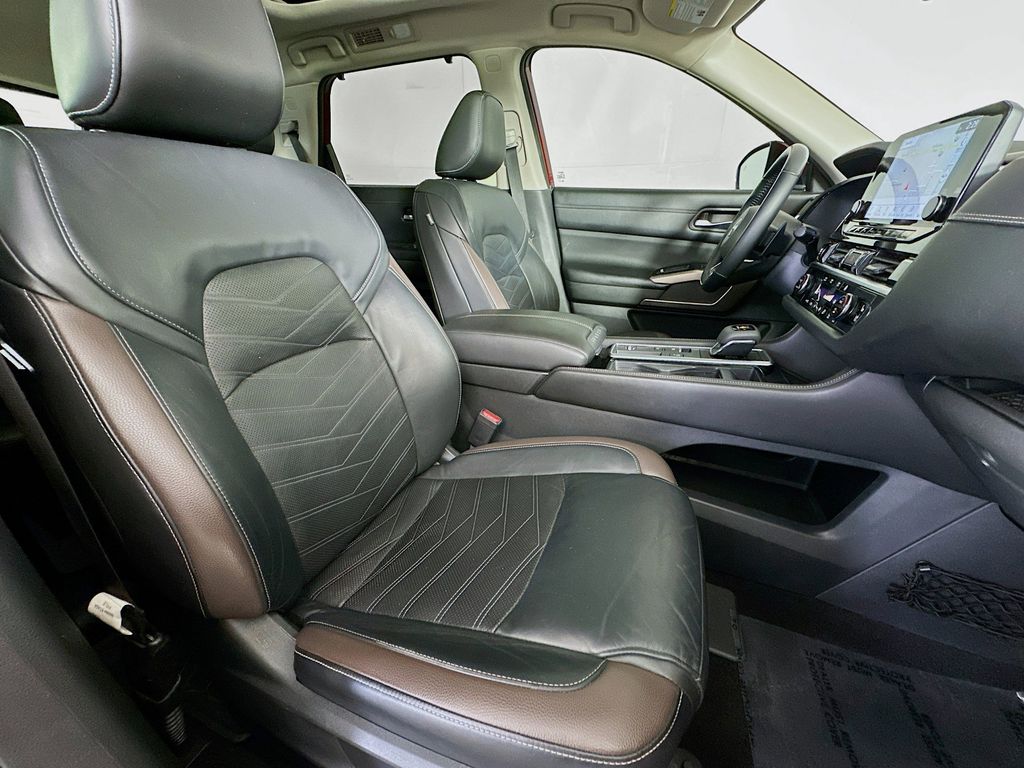 Thumbnail: 2022 Nissan Pathfinder - 11