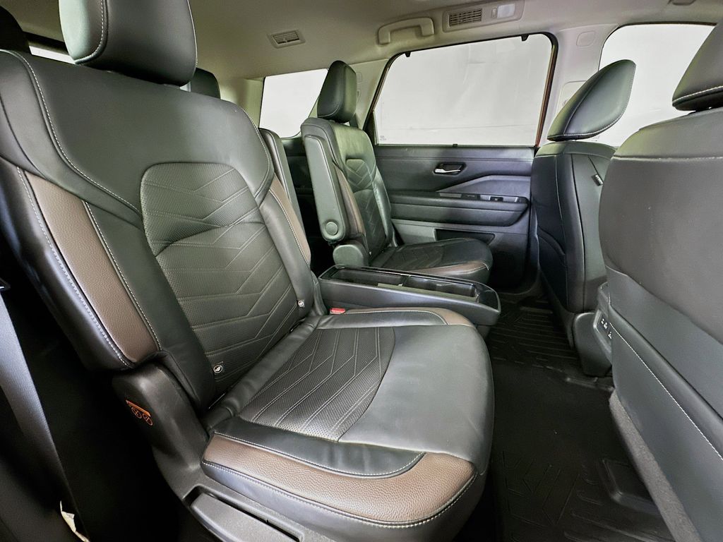 Thumbnail: 2022 Nissan Pathfinder - 33