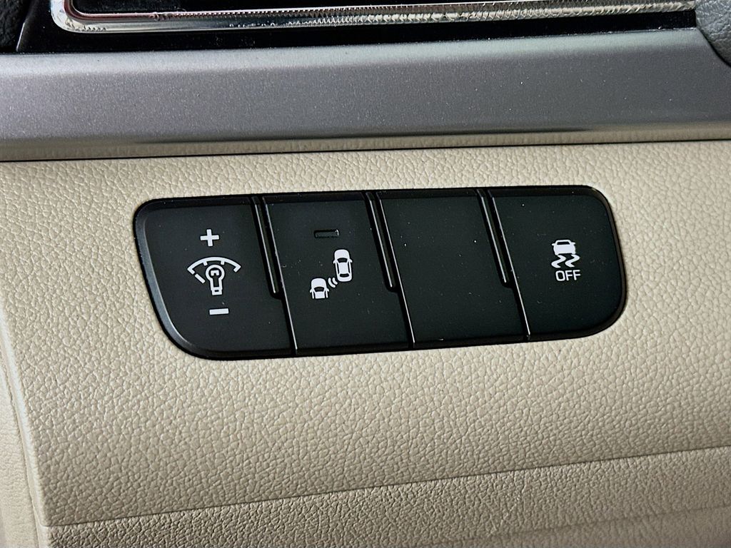 Thumbnail: 2018 Hyundai Elantra - 26
