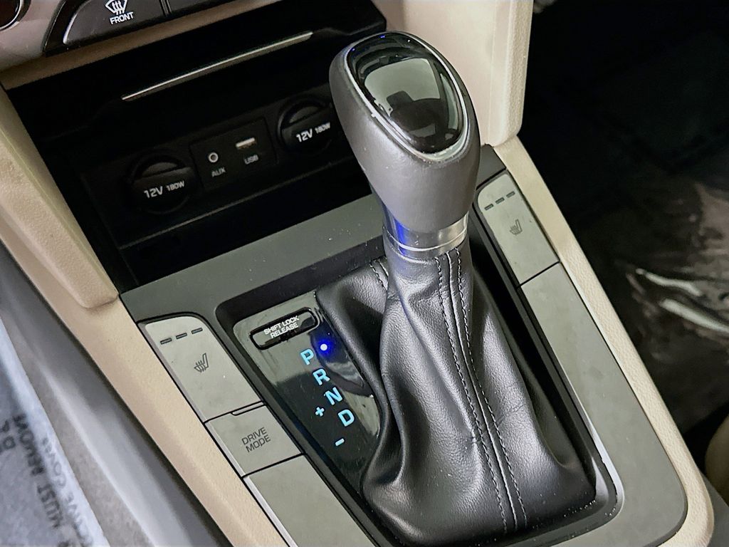 Thumbnail: 2018 Hyundai Elantra - 17