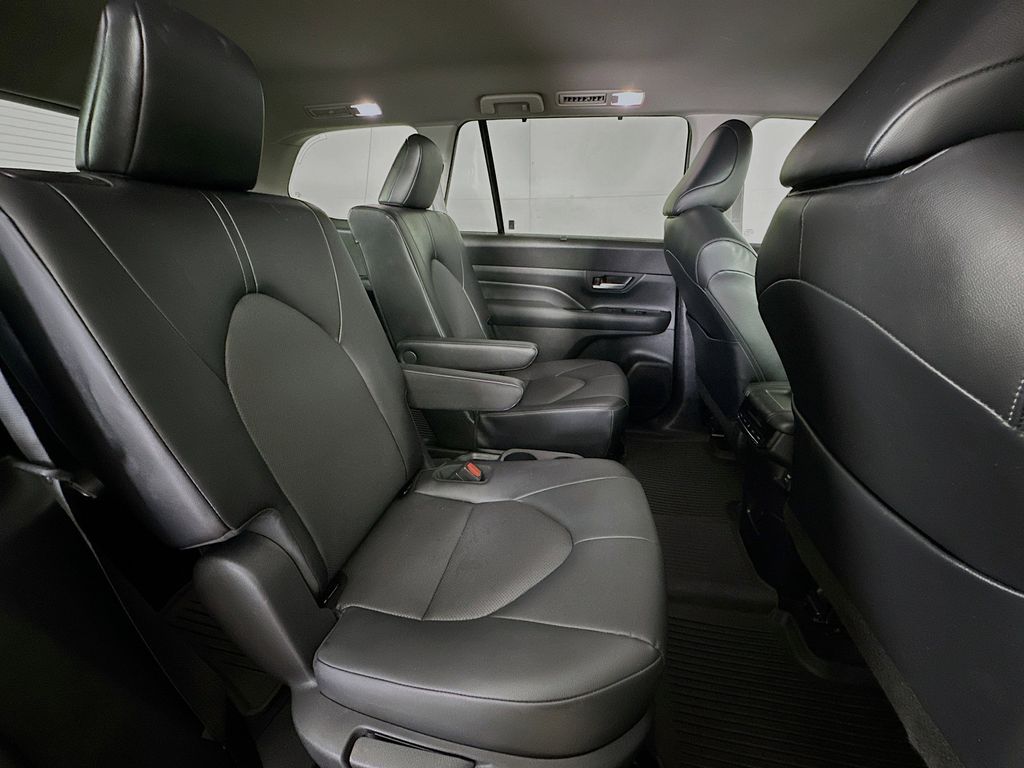Thumbnail: 2024 Toyota Grand Highlander - 30