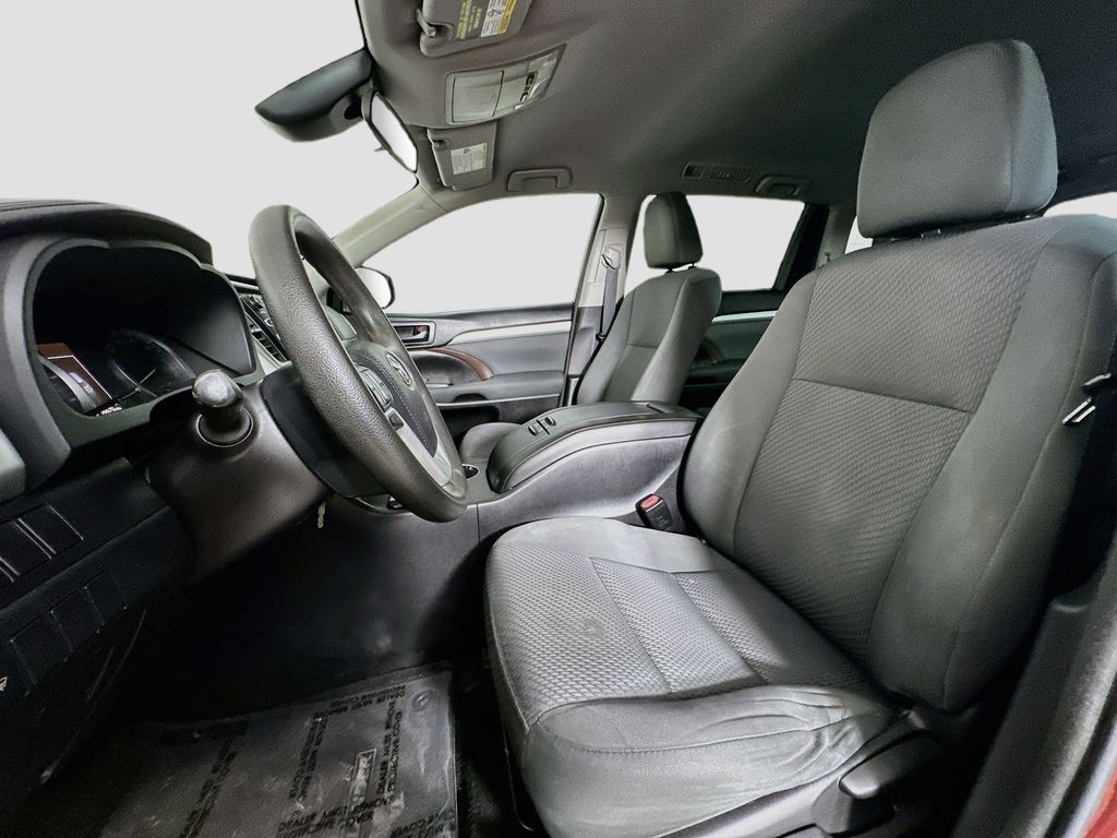Thumbnail: 2018 Toyota Highlander - 11