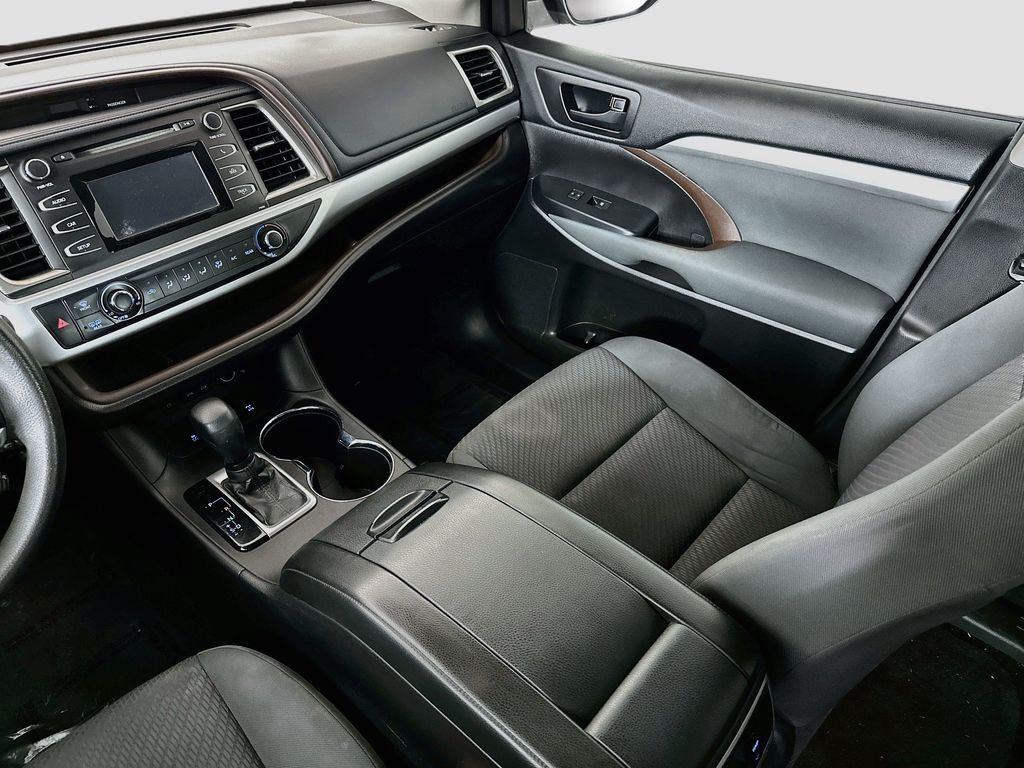 Thumbnail: 2018 Toyota Highlander - 14