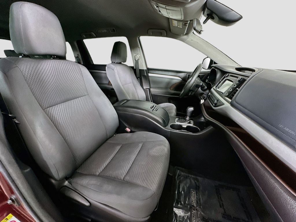 Thumbnail: 2018 Toyota Highlander - 12