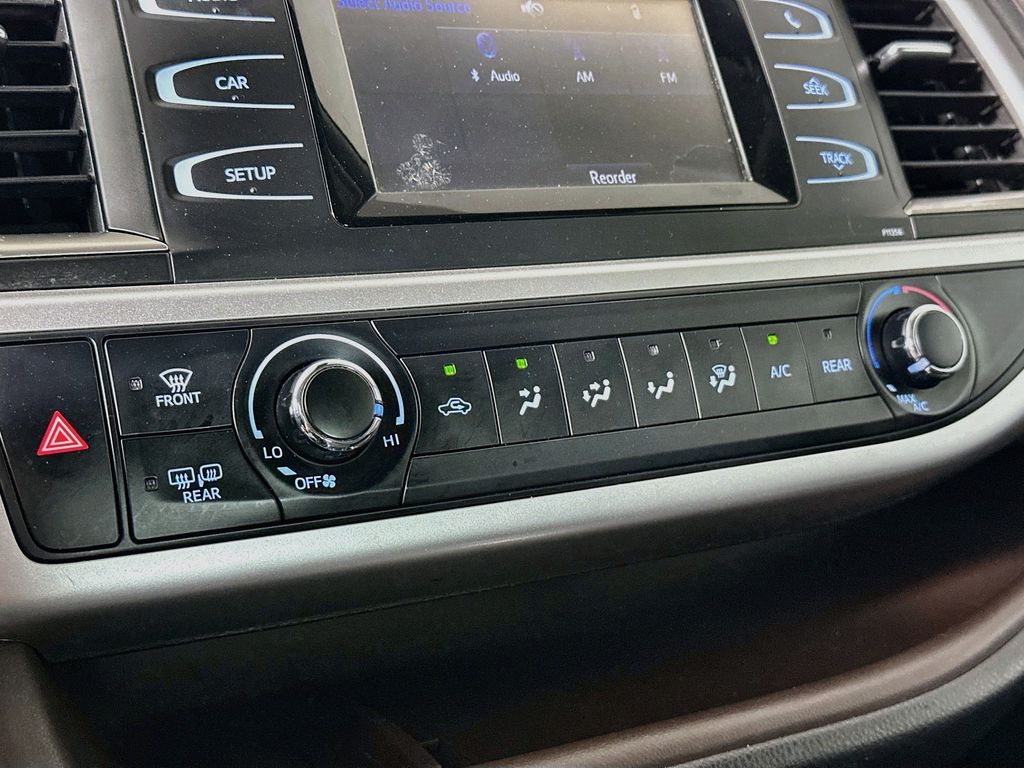 Thumbnail: 2018 Toyota Highlander - 23