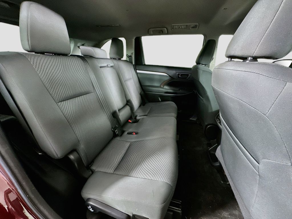 Thumbnail: 2018 Toyota Highlander - 31