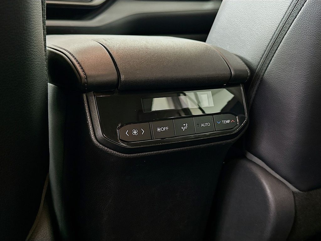 Thumbnail: 2021 Toyota Highlander - 22