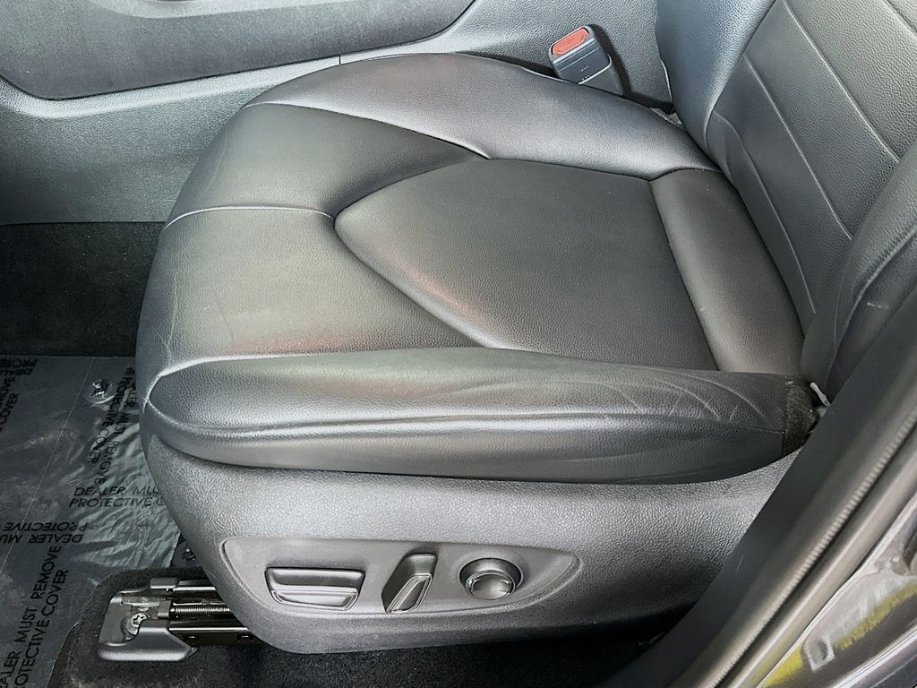 Thumbnail: 2021 Toyota Highlander - 30