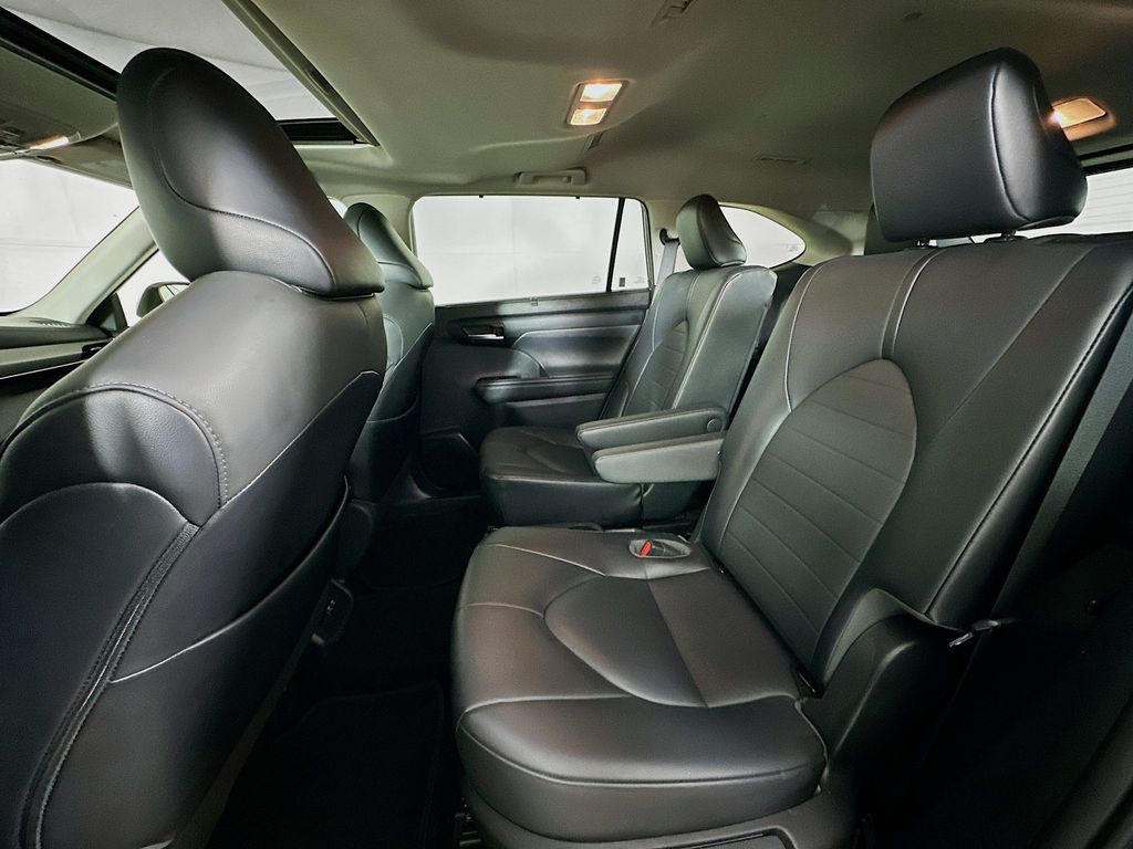 Thumbnail: 2021 Toyota Highlander - 13