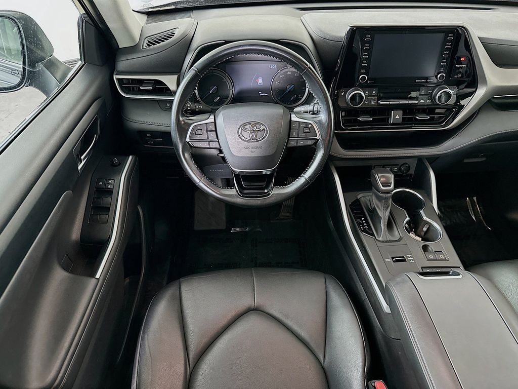Thumbnail: 2021 Toyota Highlander - 10