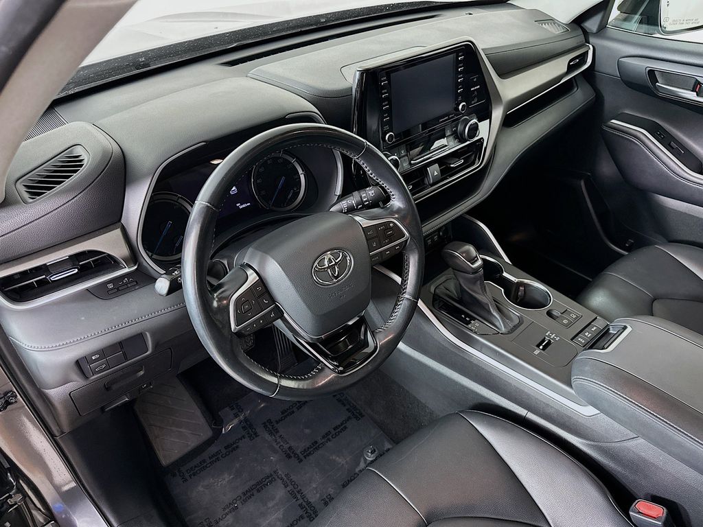 Thumbnail: 2021 Toyota Highlander - 2