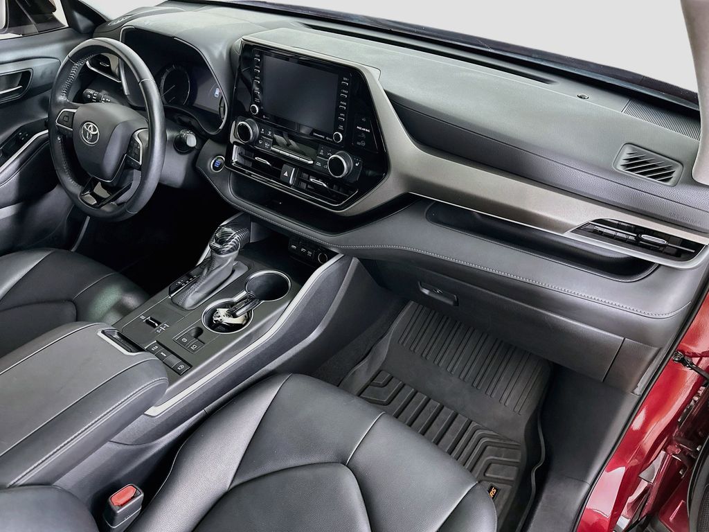 Thumbnail: 2020 Toyota Highlander - 33