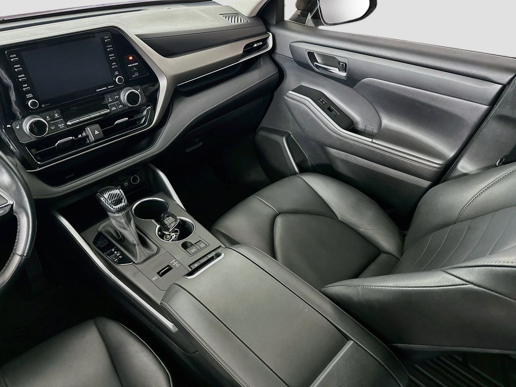 Thumbnail: 2020 Toyota Highlander - 14