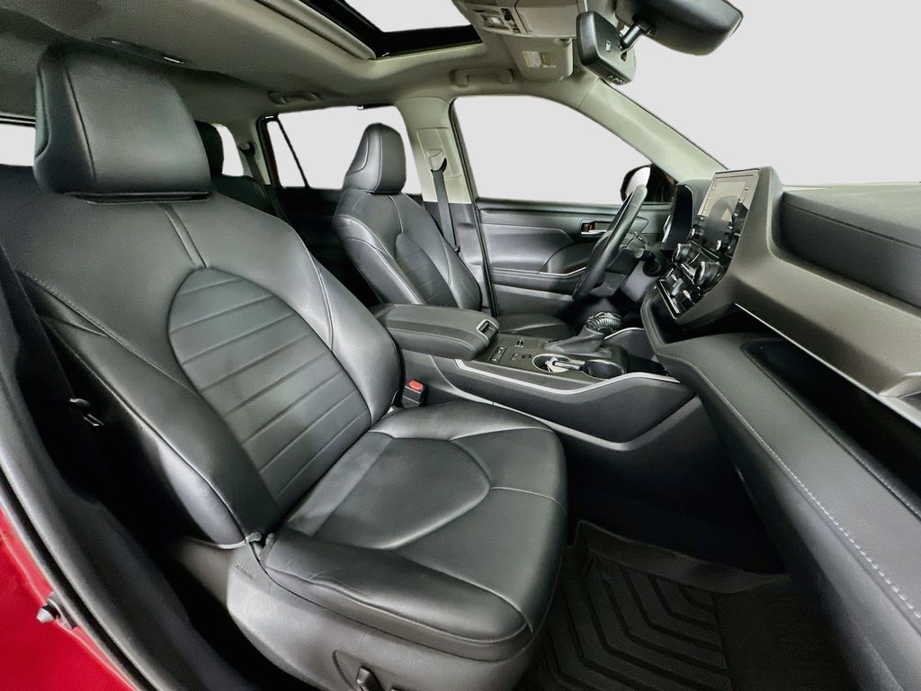 Thumbnail: 2020 Toyota Highlander - 12