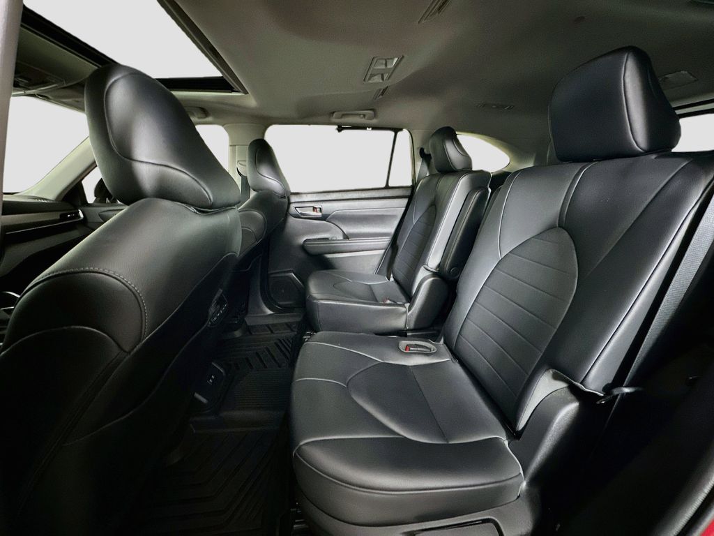 Thumbnail: 2020 Toyota Highlander - 13