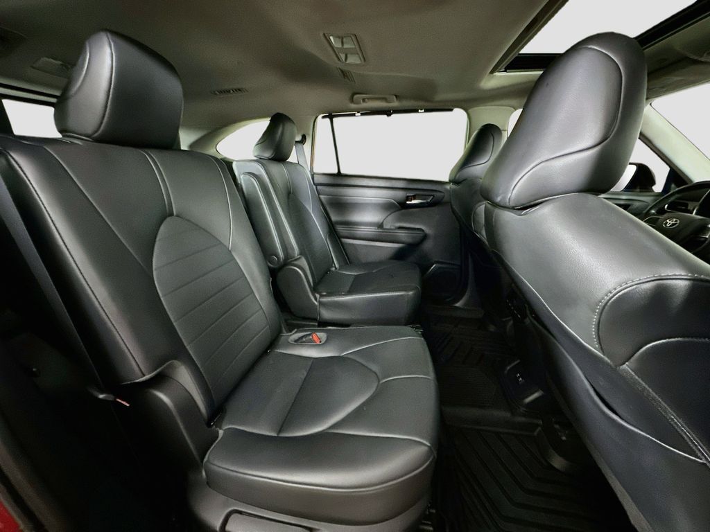 Thumbnail: 2020 Toyota Highlander - 32