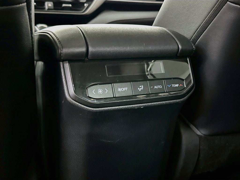 Thumbnail: 2020 Toyota Highlander - 22