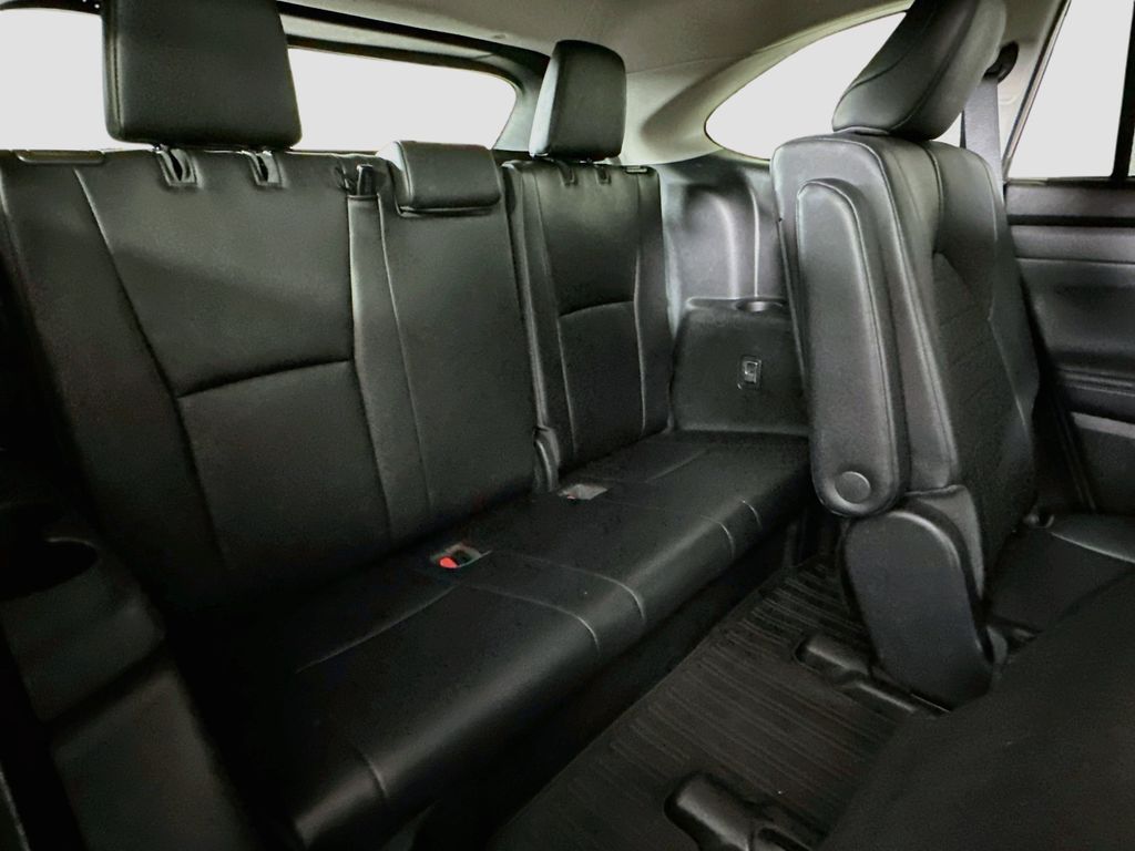 Thumbnail: 2020 Toyota Highlander - 31