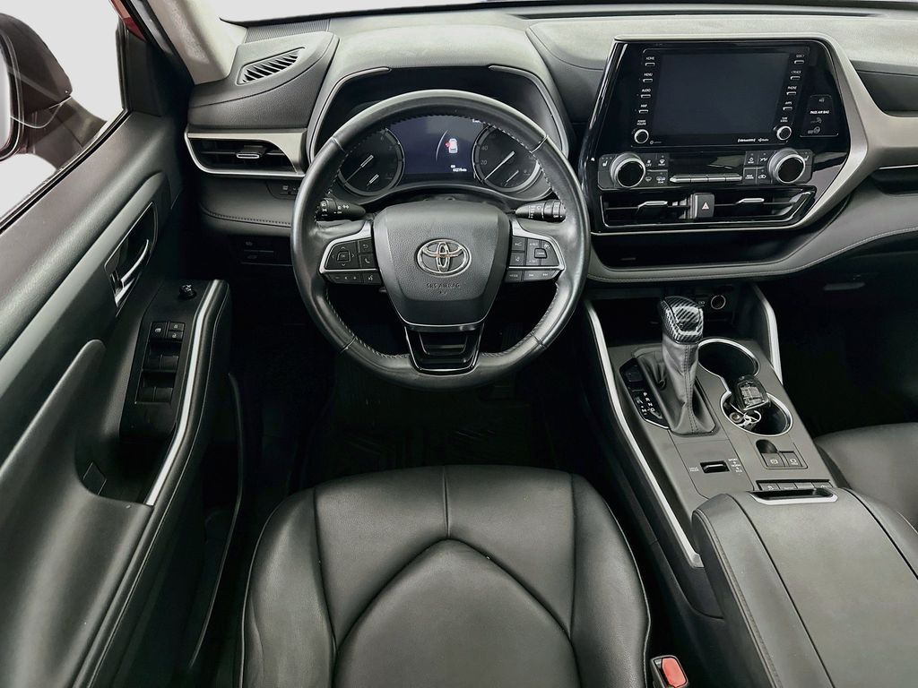 Thumbnail: 2020 Toyota Highlander - 10