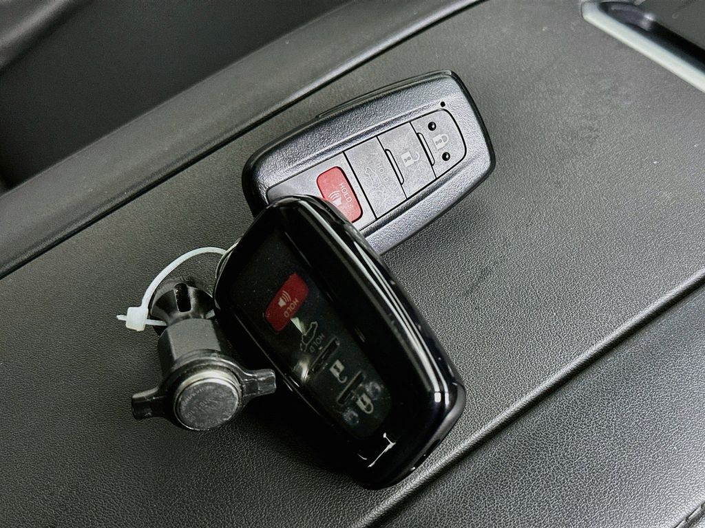 Thumbnail: 2020 Toyota Highlander - 20