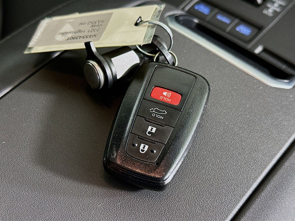 Thumbnail: 2021 Toyota Highlander - 20