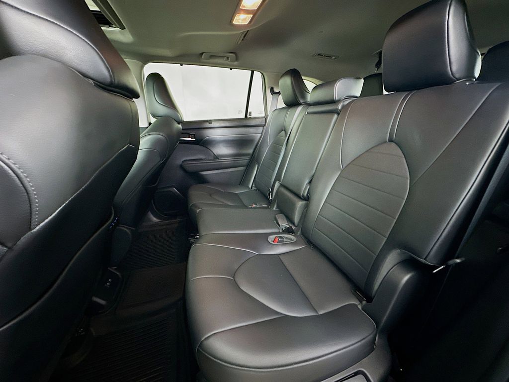 Thumbnail: 2021 Toyota Highlander - 13