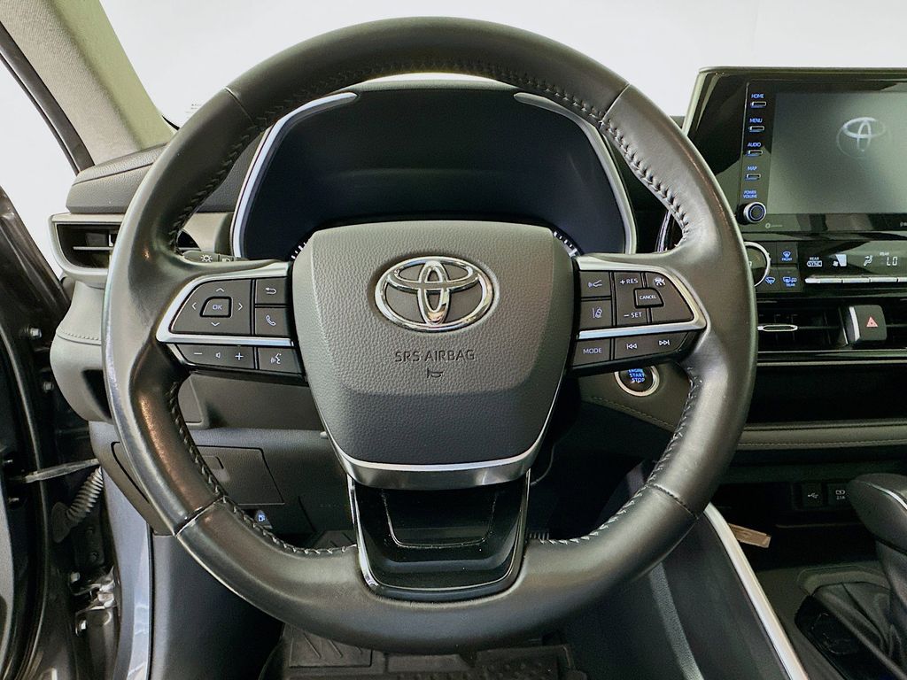 Thumbnail: 2021 Toyota Highlander - 15