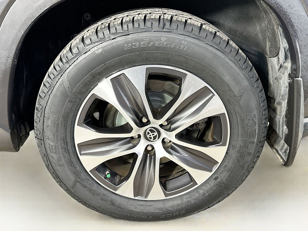 Thumbnail: 2021 Toyota Highlander - 8