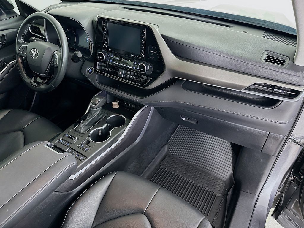 Thumbnail: 2021 Toyota Highlander - 34