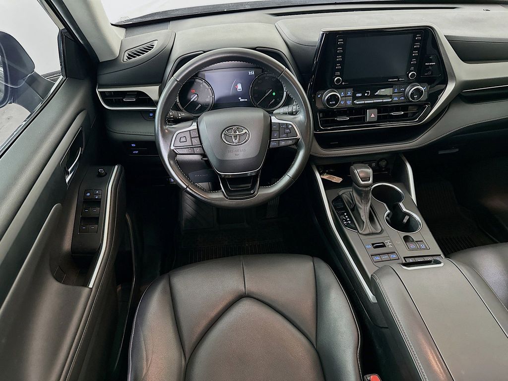 Thumbnail: 2021 Toyota Highlander - 10