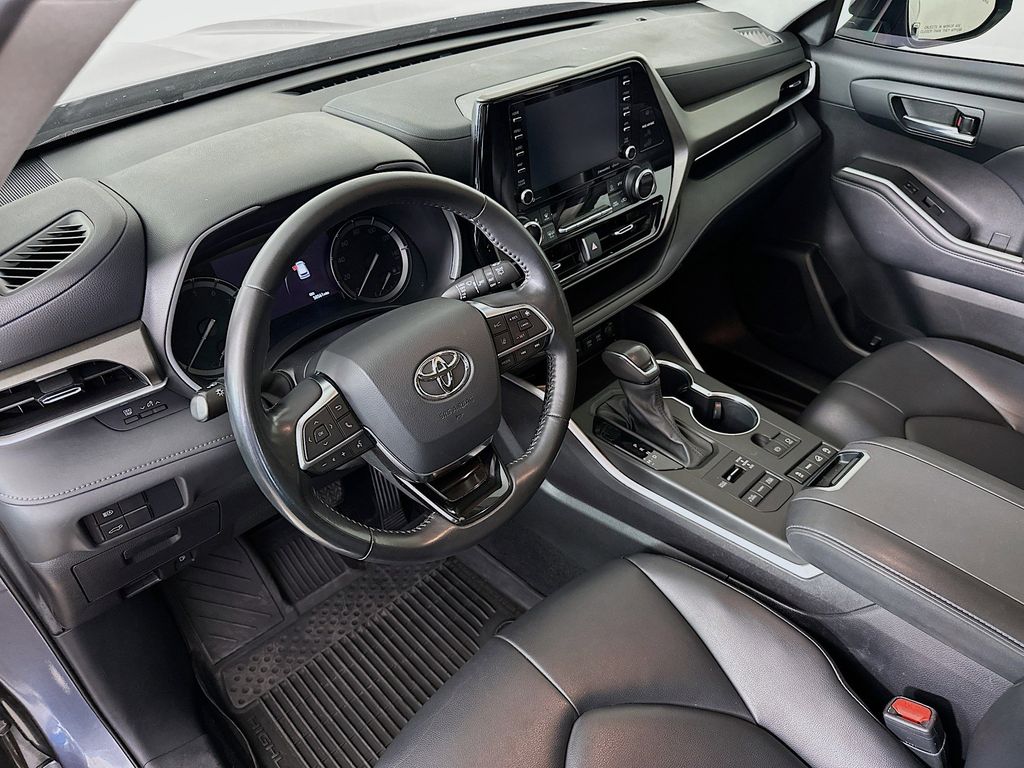 Thumbnail: 2021 Toyota Highlander - 2