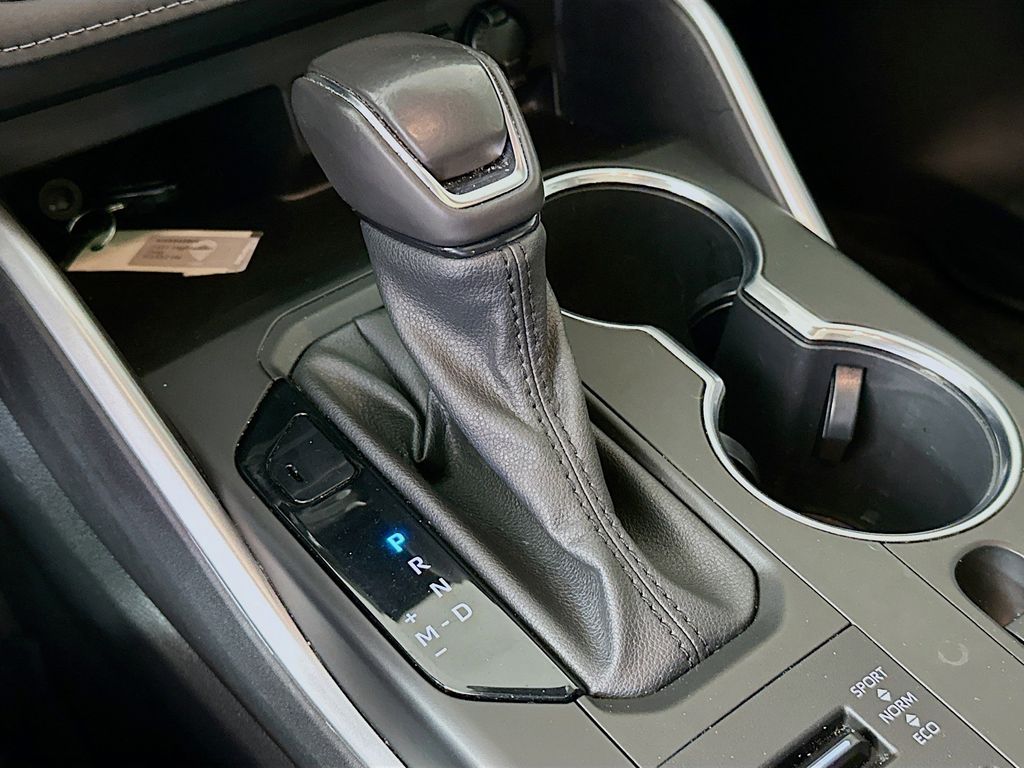 Thumbnail: 2021 Toyota Highlander - 17