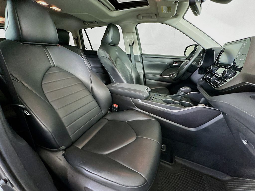 Thumbnail: 2021 Toyota Highlander - 12