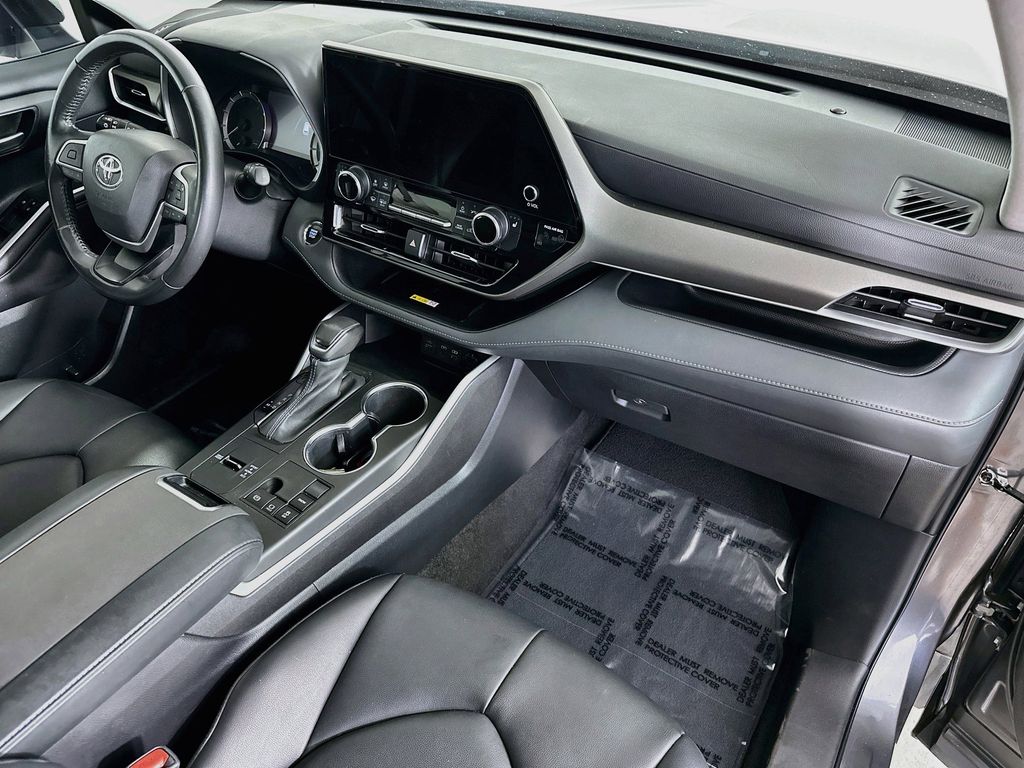 Thumbnail: 2023 Toyota Highlander - 34