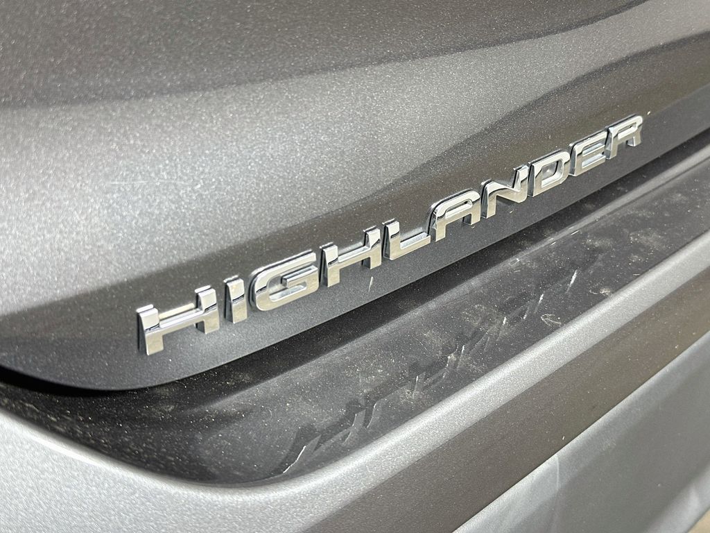 Thumbnail: 2023 Toyota Highlander - 7
