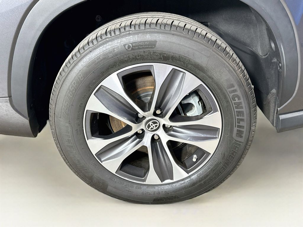 Thumbnail: 2023 Toyota Highlander - 8