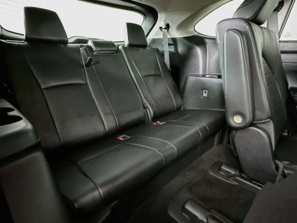 Thumbnail: 2023 Toyota Highlander - 32